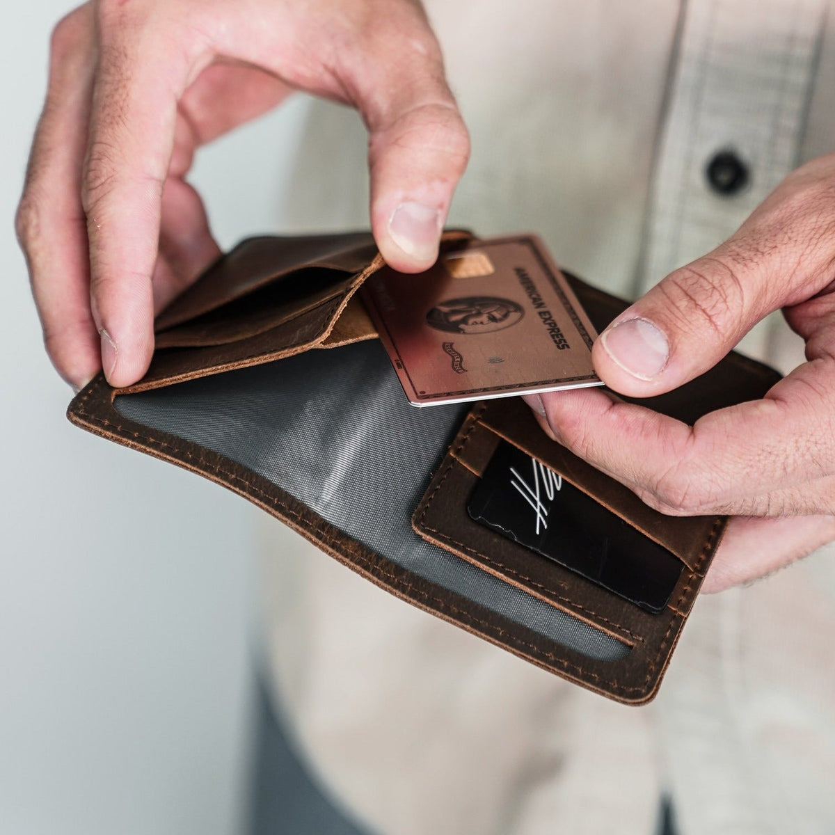 BACKORDER The Messenger Wallet - Terra