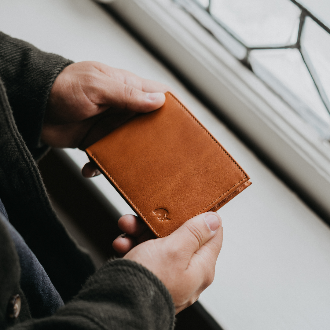 Leather Nav Bifold Wallet - SIENNA